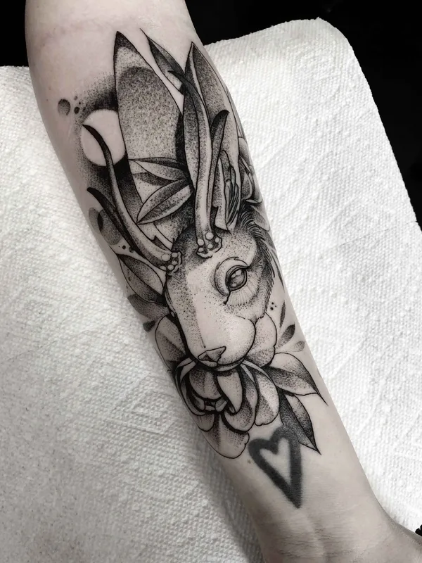 black and grey blackwork tatouage sur forearm #17815 | Artiste tatoueur Taras Shtanko