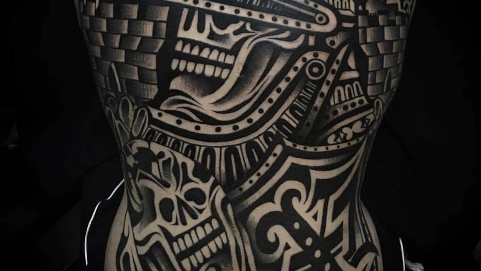Tattoo artist Luxiano 31