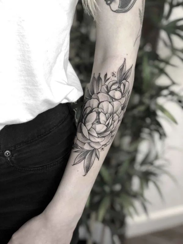 black and grey black and grey tatouage sur forearm #17820 | Artiste tatoueur Taras Shtanko