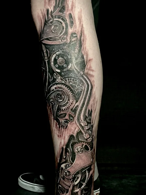 black and grey biomechanical татуировка на calf #75673 | Тату мастер ERIC M.