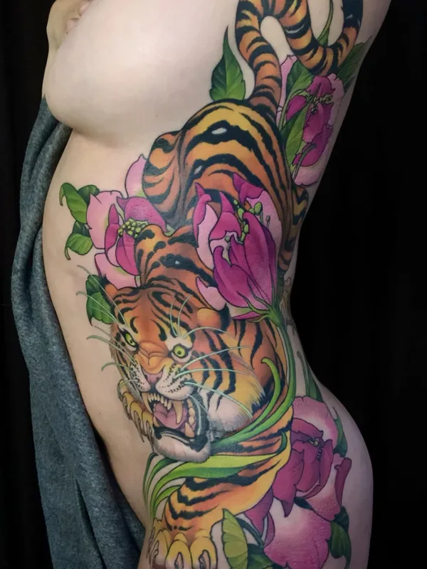 female color japanese tattoo auf side #75746 | Tätowierer Peter Lagergren