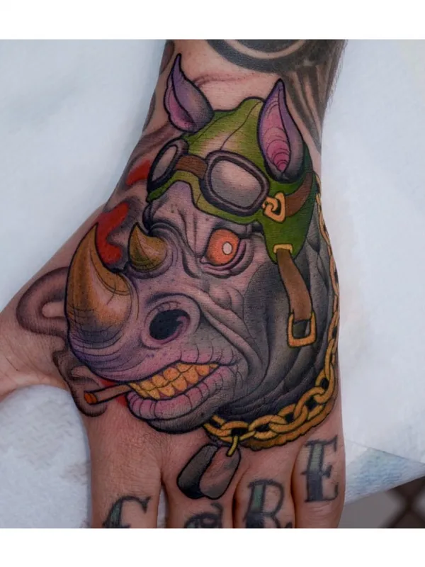 color new school tattoo auf hand #75750 | Tätowierer Peter Lagergren
