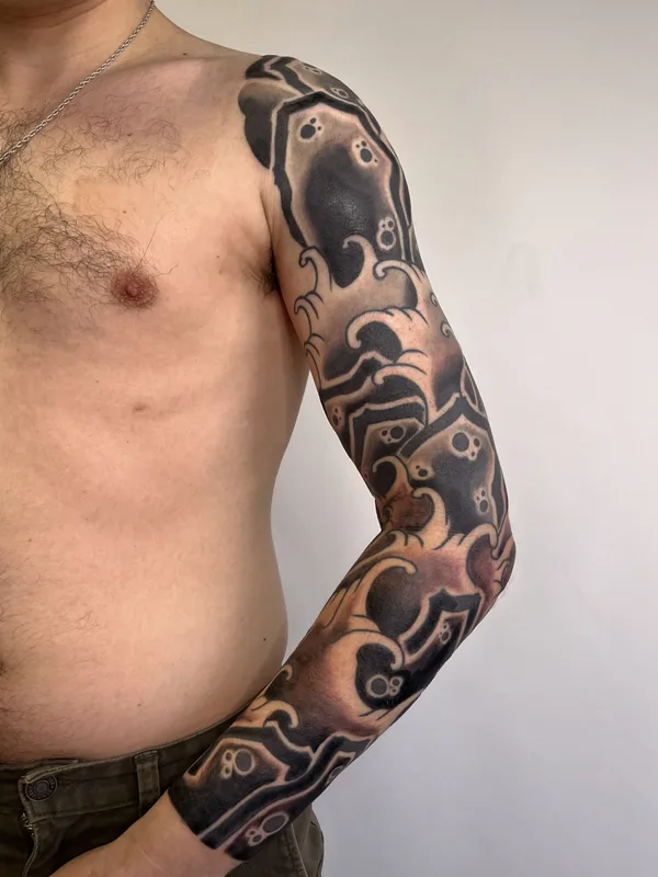 male black and grey blackwork tattoo auf full sleeve #75868 | Tätowierer Данил Муркин