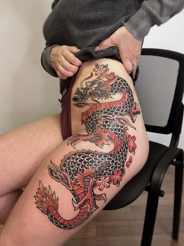 female color japanese tattoo auf thigh #75873 | Tätowierer Данил Муркин