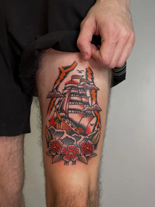color traditional tattoo auf thigh #75874 | Tätowierer Данил Муркин