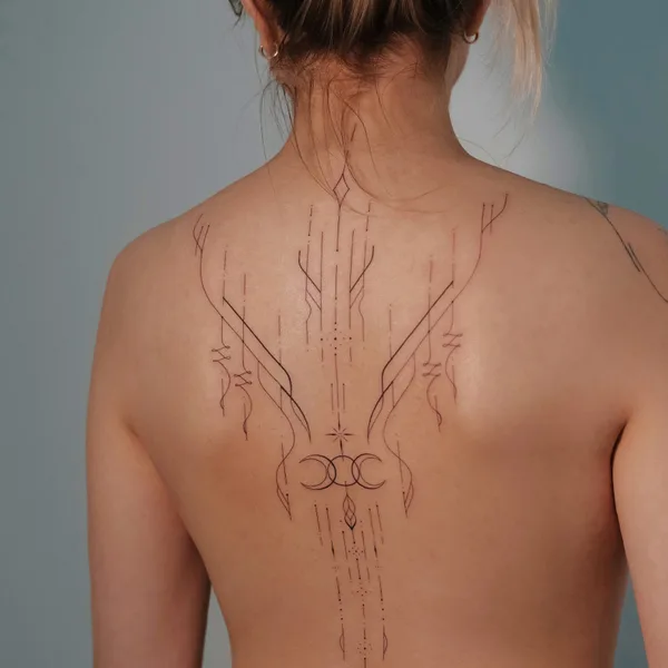 Лайнворк tattoo by Ирина Шмаринова in Москва