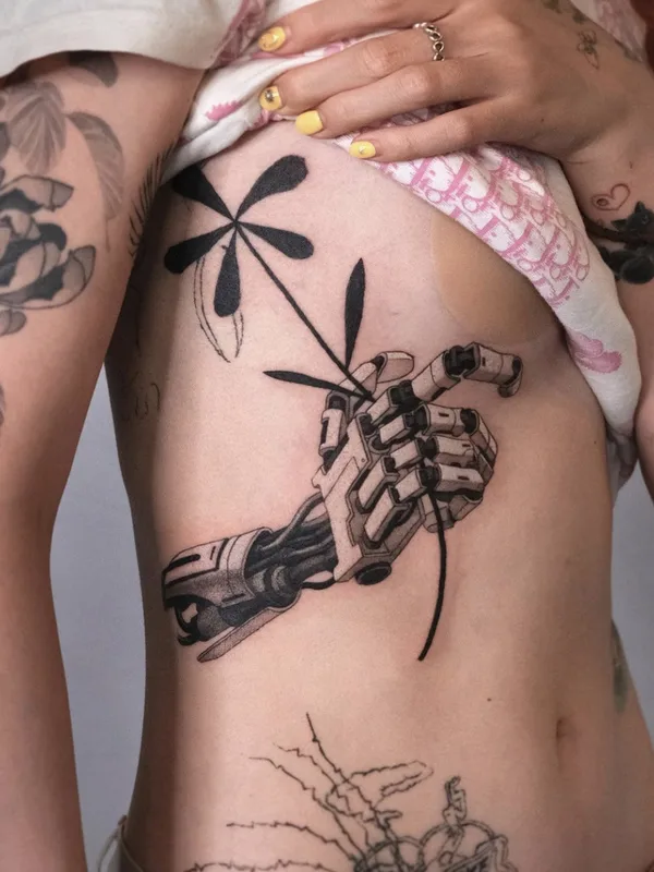 female black and grey biomechanical 타투 부위 ribcage #76015 | 타투이스트 PISATCHÉ