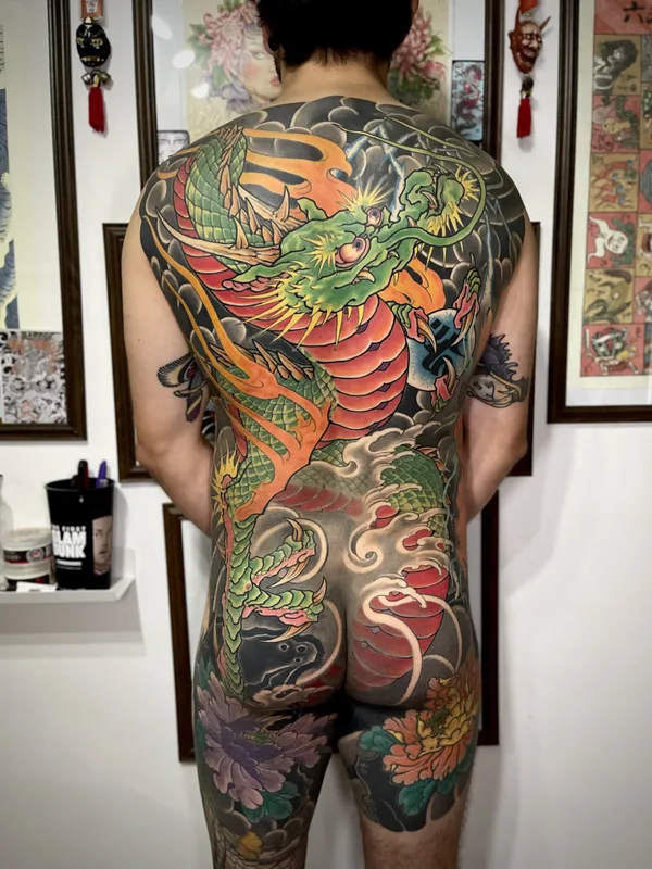male color japanese tattoo auf full back #76086 | Tätowierer Jaco Abarca