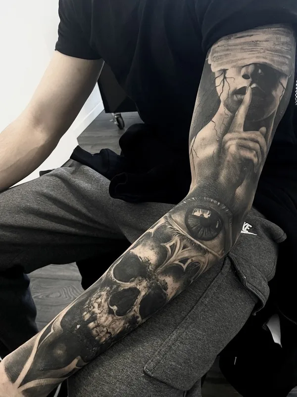 male black and grey realism tatouage sur full sleeve #76474 | Artiste tatoueur Federico Galliani