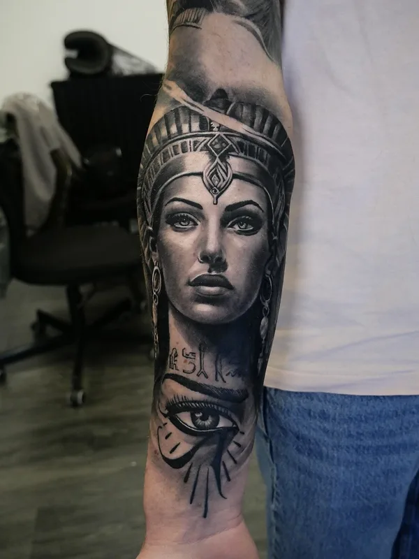 black and grey realism tatouage sur forearm #76476 | Artiste tatoueur Federico Galliani