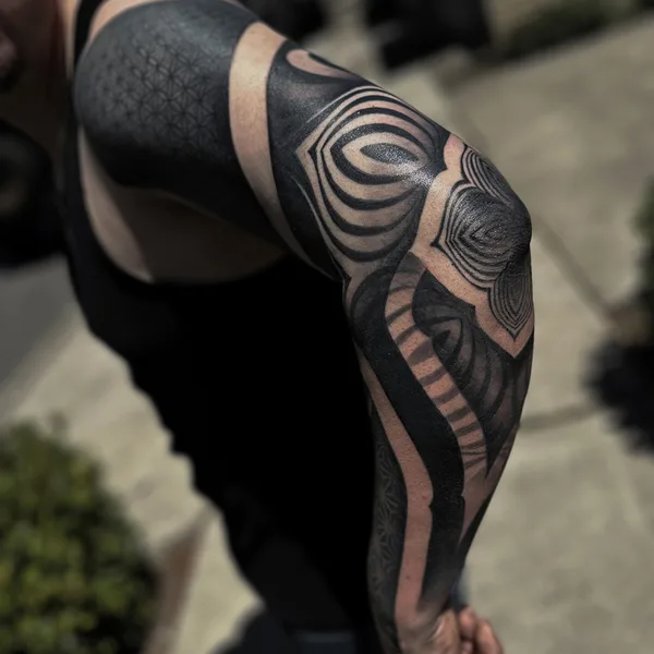 Ornamental tattoo by Fellipe Romeiro in São Paulo