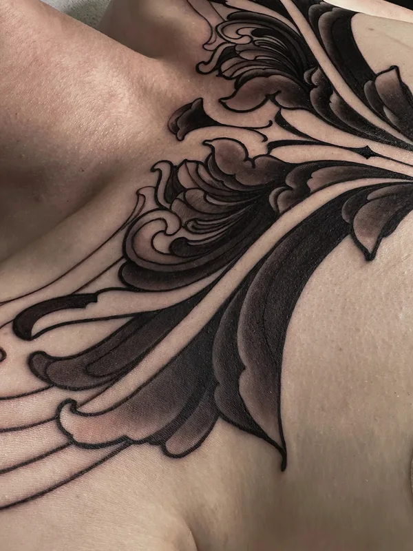black and grey blackwork Tatuaggio su chest #76757 | Tatuatore Fellipe Romeiro