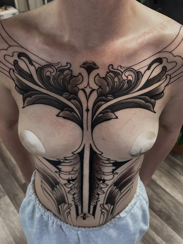 female black and grey ornamental Tatuaggio su chest #76758 | Tatuatore Fellipe Romeiro
