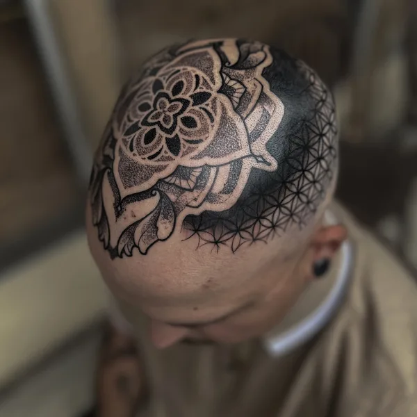 Ornamental tattoo by Fellipe Romeiro in São Paulo