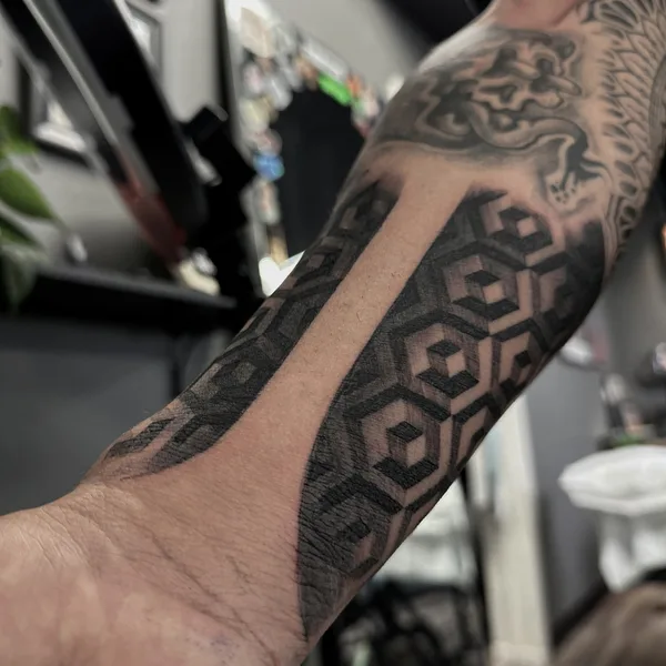 Ornamental tattoo by Fellipe Romeiro in São Paulo