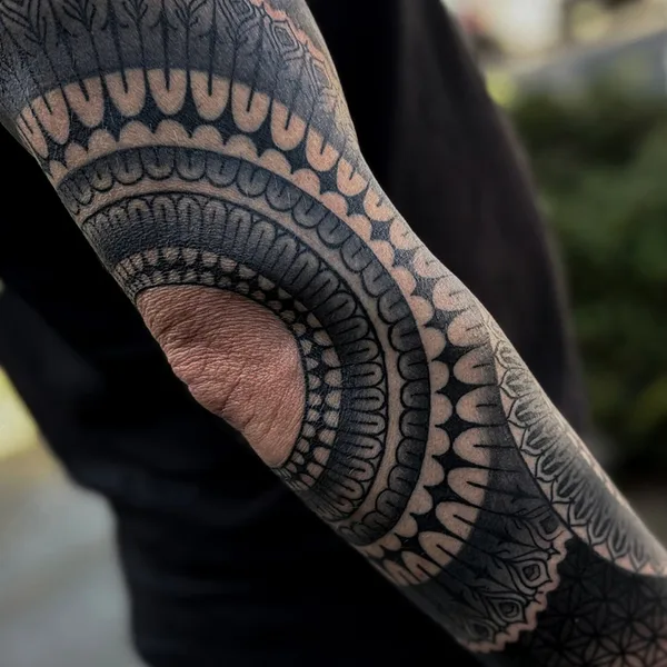 Ornamental tattoo by Fellipe Romeiro in São Paulo