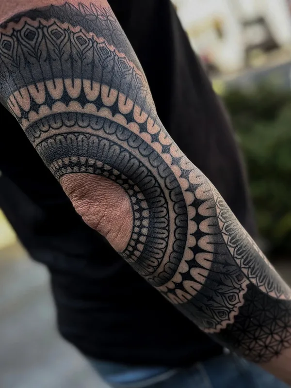 black blackwork Tatuaggio su forearm #76762 | Tatuatore Fellipe Romeiro
