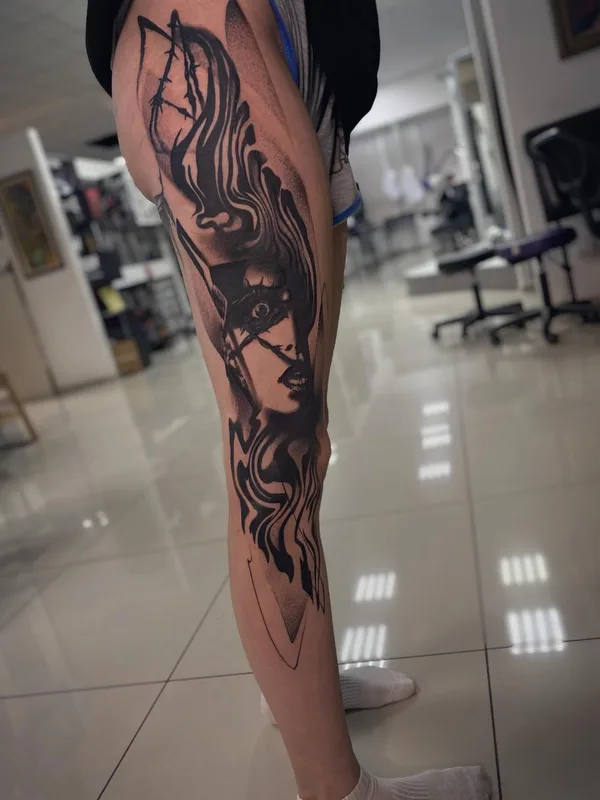 black and grey blackwork татуировка на thigh #76852 | Тату мастер КИРИЛЛ ШЕВЧЕНКО