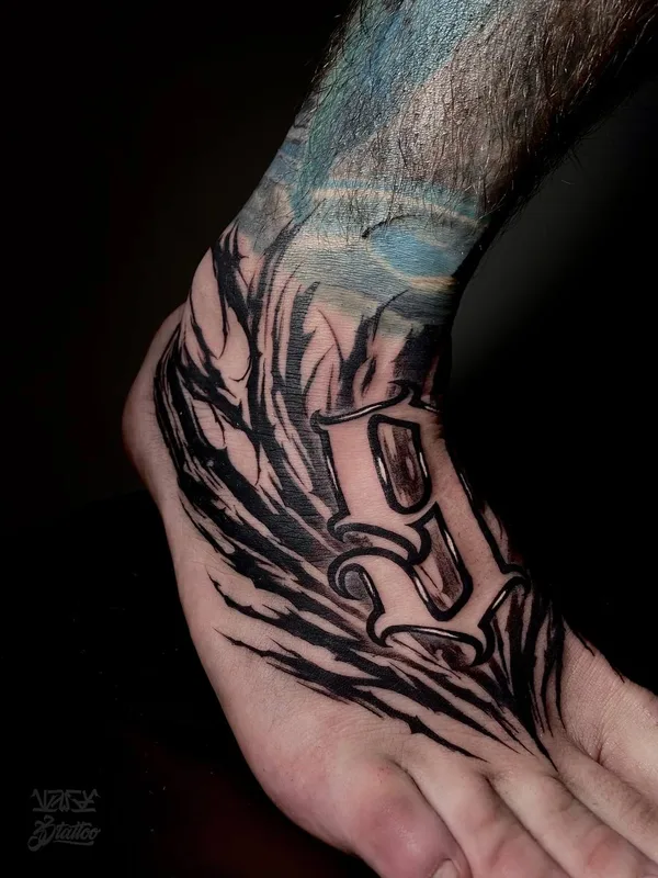 black and grey blackwork tattoo auf foot #76864 | Tätowierer Егор Шуга