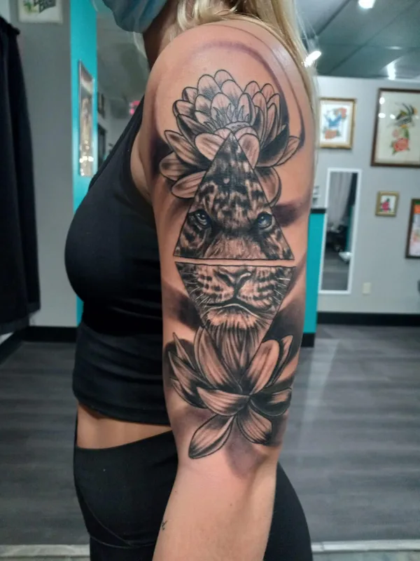 female black and grey realism татуировка на upper arm #76900 | Тату мастер Joel Oliver