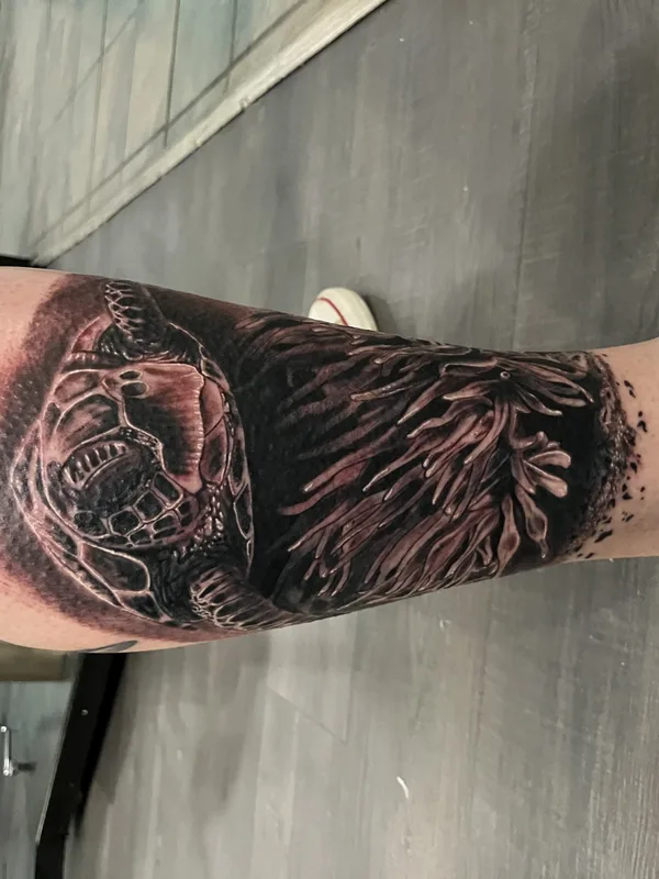 female black and grey realism татуировка на calf #76912 | Тату мастер Joel Oliver