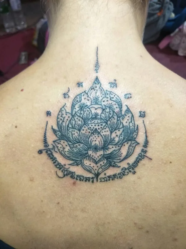 black and grey ornamental татуировка на back of neck #77094 | Тату мастер Aekkapope