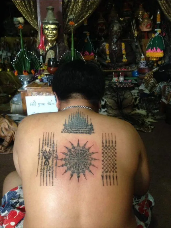 male black blackwork татуировка на upper back #77099 | Тату мастер Aekkapope
