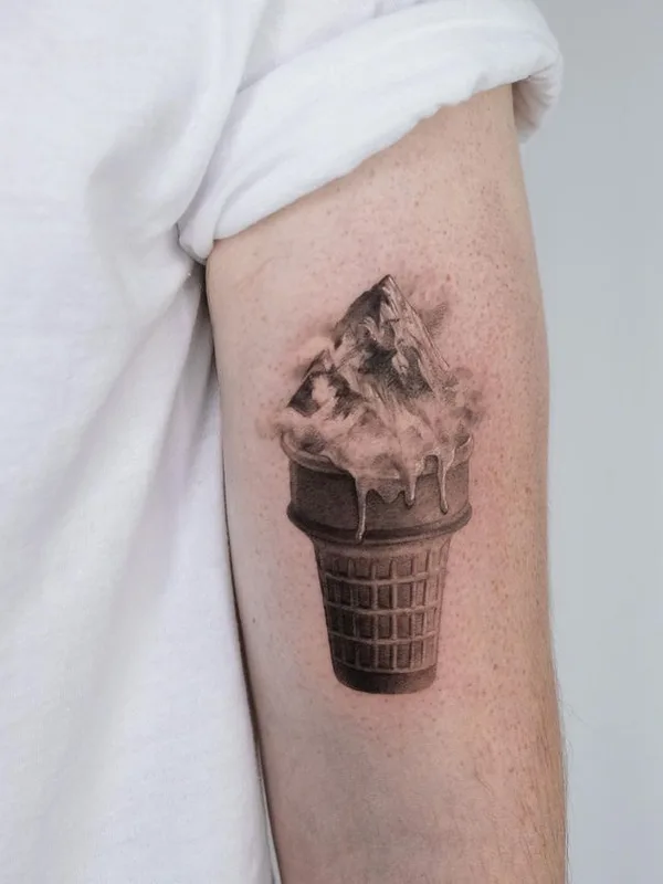 black and grey realism tattoo auf bicep #77136 | Tätowierer Hanna Talalaenka