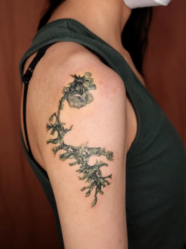 female color watercolor Tatuaggio su shoulder #78046 | Tatuatore Isle