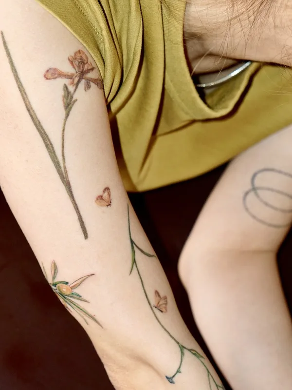 female color botanic Tatuaggio su forearm #78050 | Tatuatore Isle