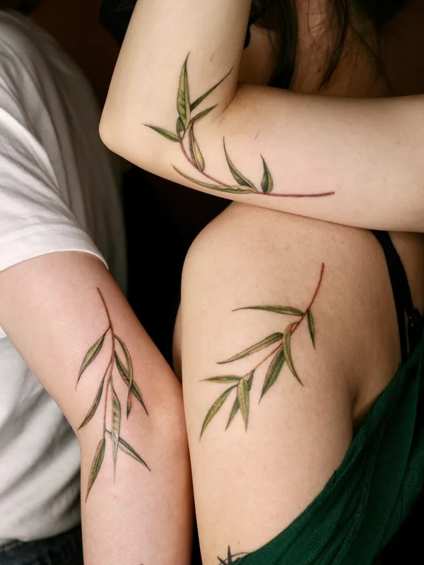 female color botanic Tatuaggio su upper arm #78055 | Tatuatore Isle