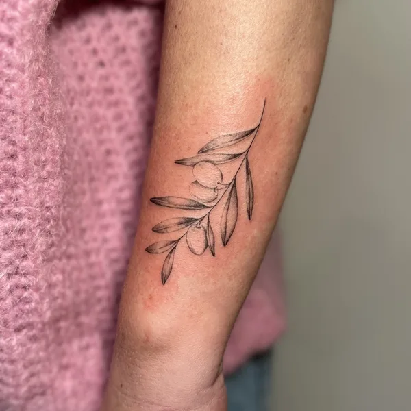 Dotwork tattoo by Colette Galantay in Den Haag