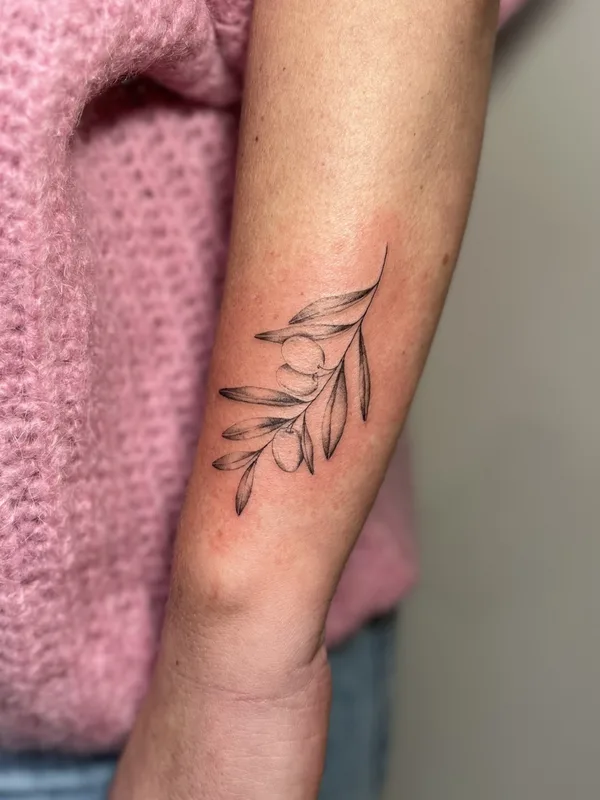 black and grey fineline tatouage sur forearm #78081 | Artiste tatoueur Colette Galantay
