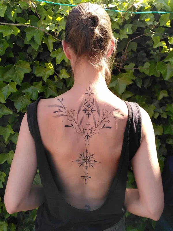 female black and grey ornamental татуировка на upper back #78165 | Тату мастер Emma More