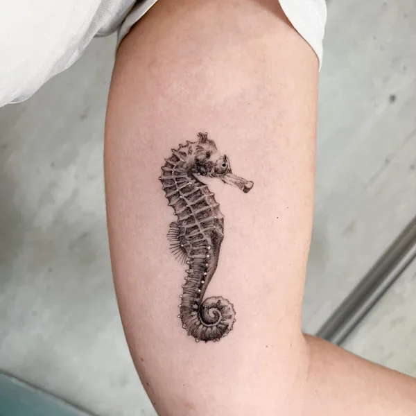 Micro Realism tattoo by Lau Mestre in Alcúdia