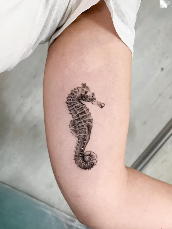 black and grey realism 타투 부위 upper arm #78429 | 타투이스트 Lau Mestre