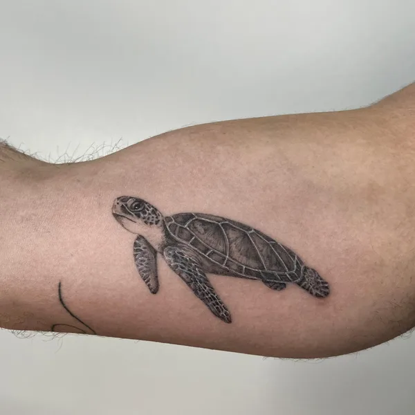 Micro Realism tattoo by Lau Mestre in Alcúdia