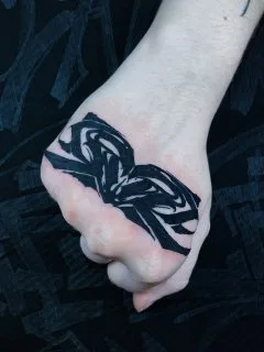 black blackwork Tatuagem em back of hand #78817 | Tatuador KOLYASAFER (Коля Сафер)