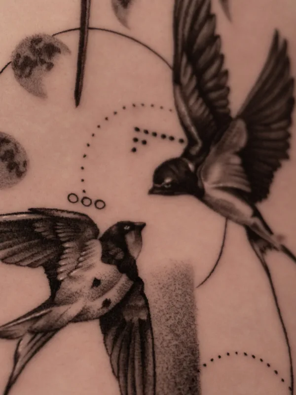 black and grey fineline Tatuaggio su shoulder blade #78955 | Tatuatore Никита Нико