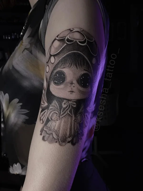 female black and grey black and grey tattoo auf upper arm #79083 | Tätowierer Bondarenko Kseniia