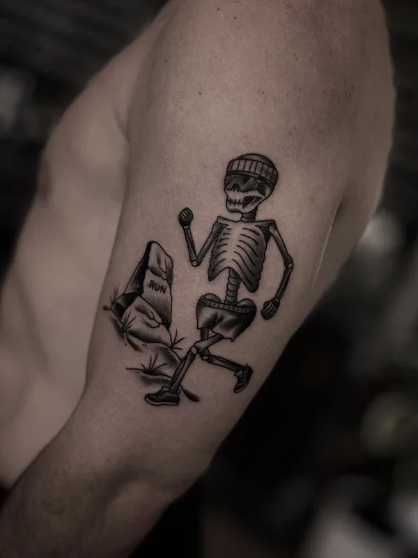 male black and grey blackwork татуировка на bicep #79111 | Тату мастер Артём Бритва