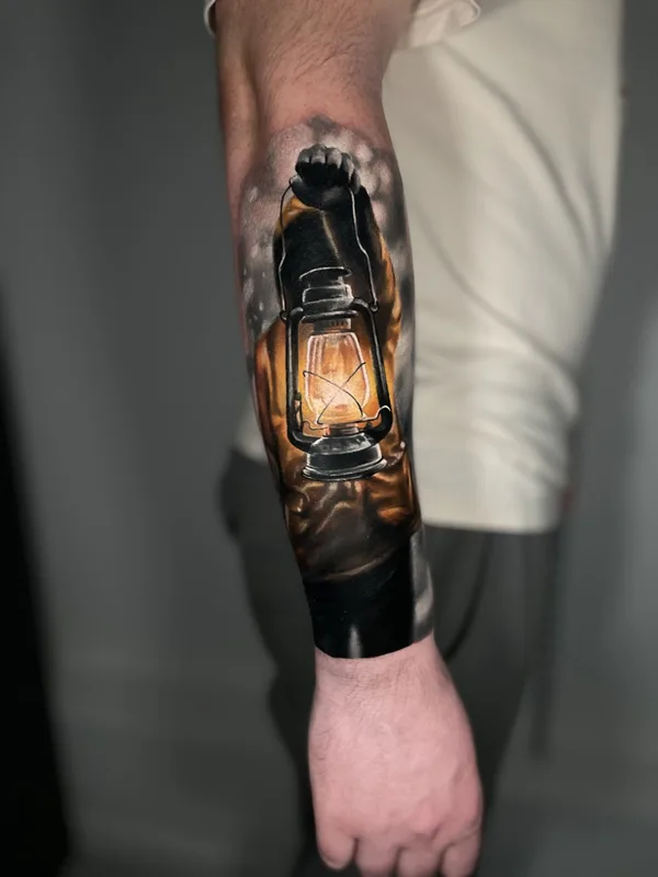 black and grey realism tattoo auf forearm #79163 | Tätowierer Maxim Tyatin