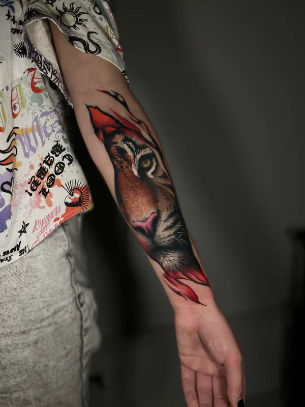 color realism tattoo auf forearm #79166 | Tätowierer Maxim Tyatin