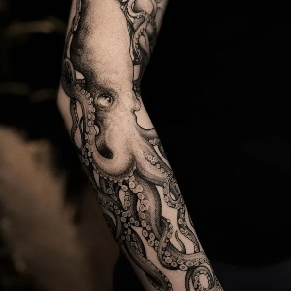 whipshading tattoo by Parvick Faramarz in Moscow