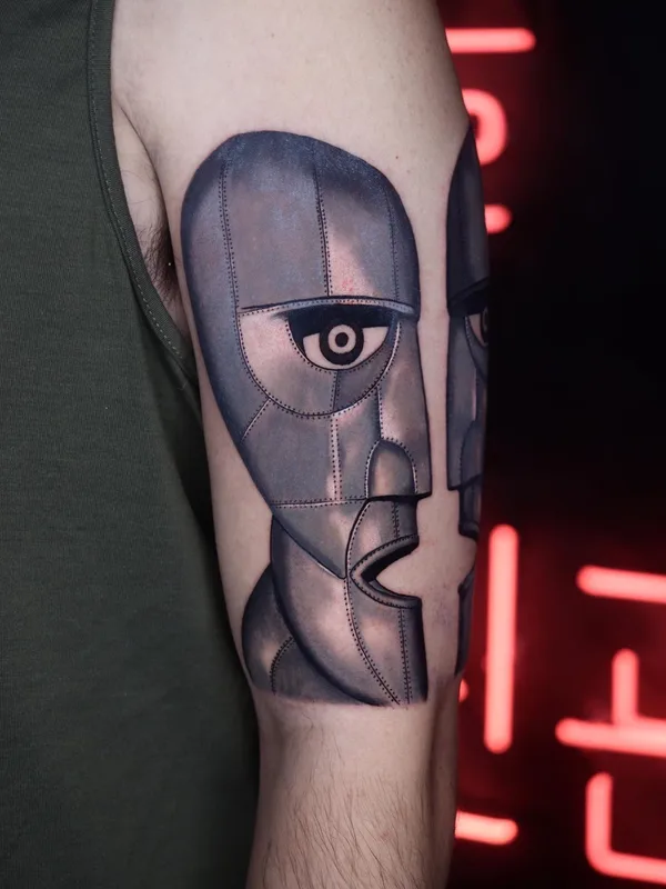 black and grey biomechanical Tatuagem em bicep #79466 | Tatuador Bruno Reis