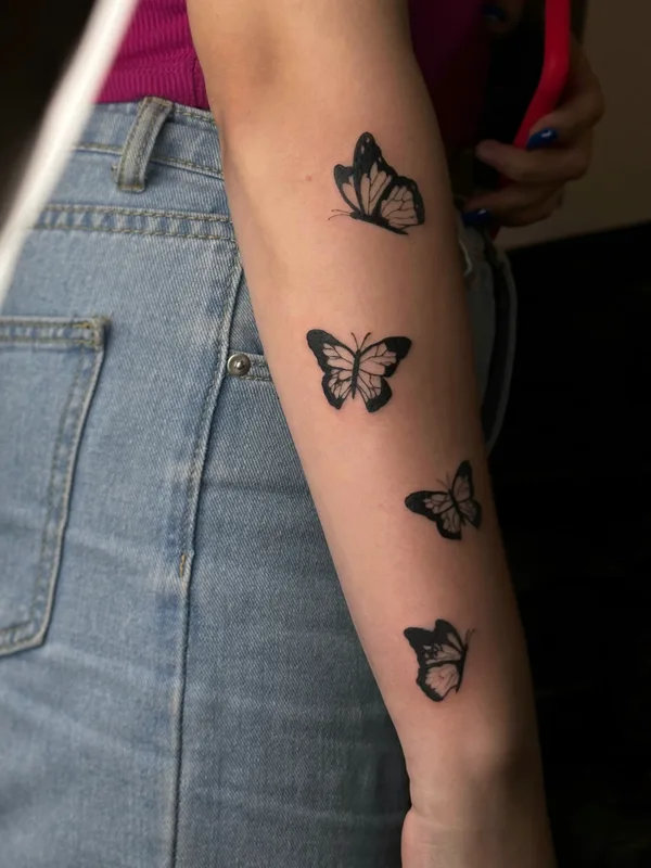 female black and grey linework татуировка на forearm #79598 | Тату мастер Иван Луговкин 