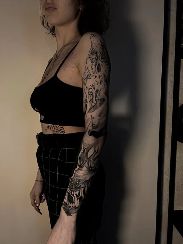 female black and grey blackwork татуировка на full sleeve #79706 | Тату мастер Владислав Коченков