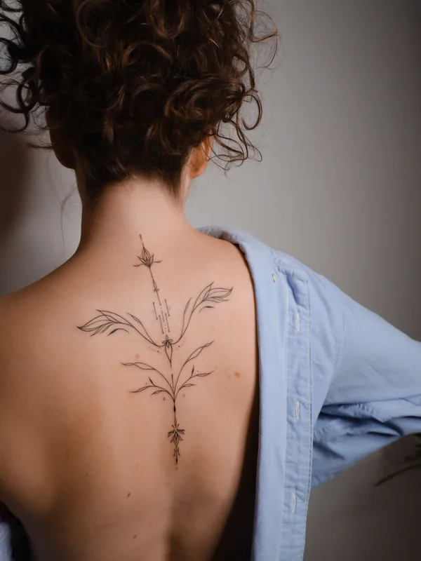 female black ornamental Tatuagem em back #79931 | Tatuador DARI INK