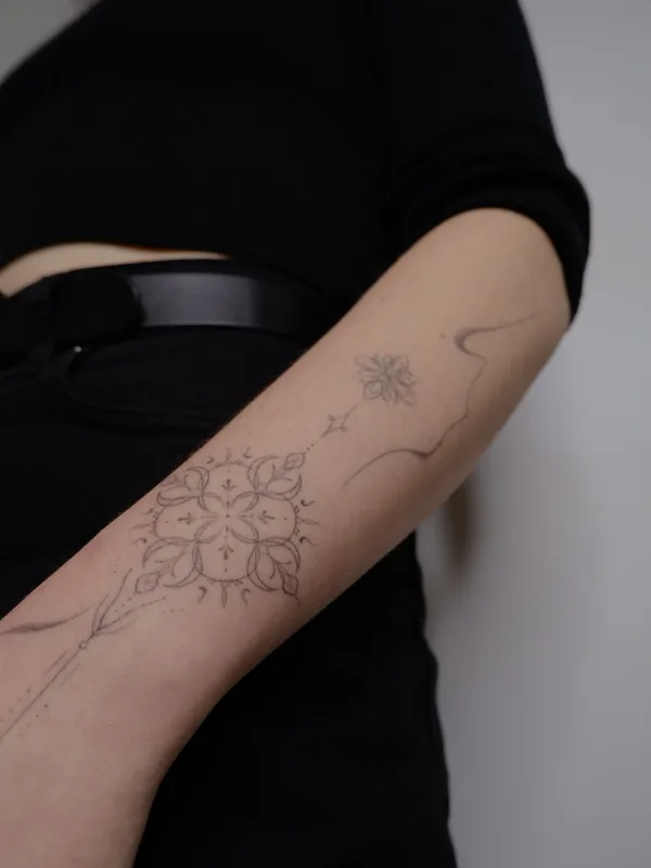 female black ornamental Tatuagem em forearm #79940 | Tatuador DARI INK