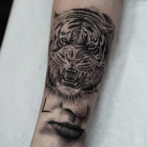 Micro Realism tattoo by Julien Rimbaud